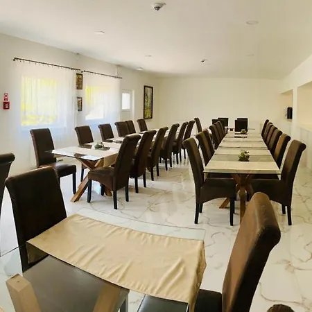 Raj Hotel Dedinky